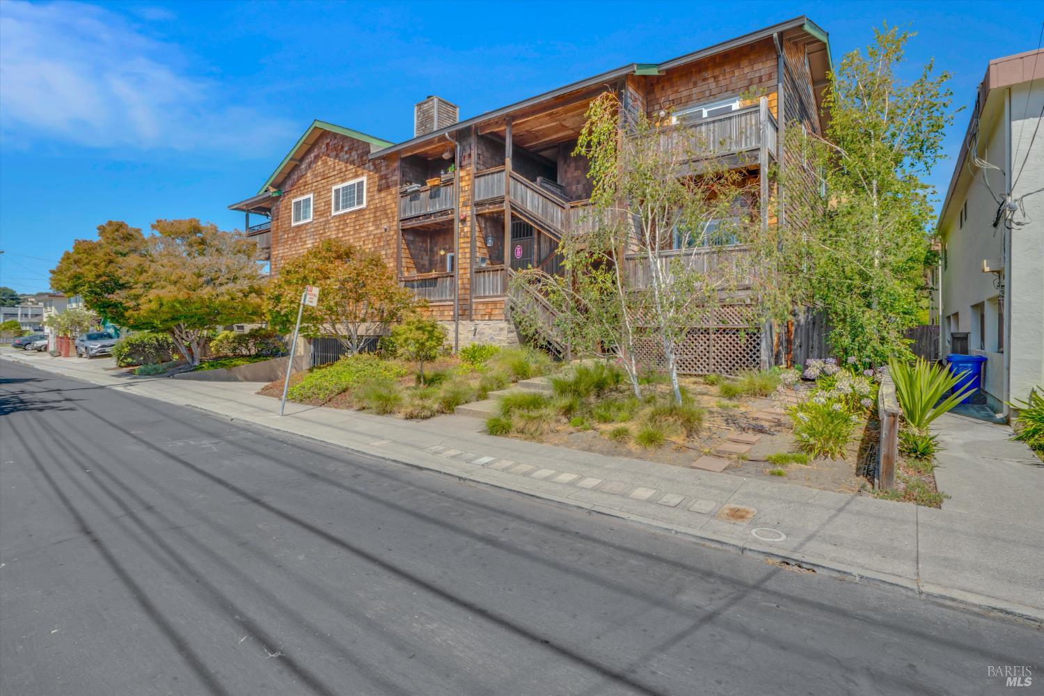 Detail Gallery Image 3 of 19 For 1708 Lexington Ave #9,  El Cerrito,  CA 94530 - 2 Beds | 1 Baths