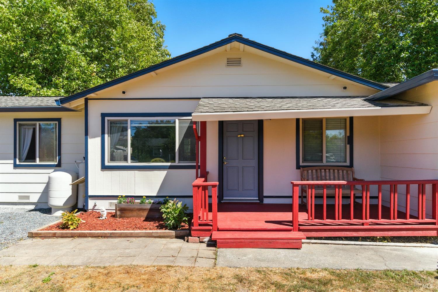 Detail Gallery Image 4 of 42 For 5816 Lowell Ct, Cotati,  CA 94931 - 3 Beds | 2 Baths
