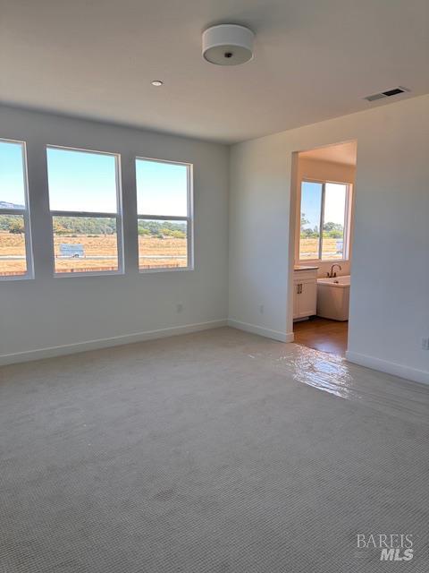 Detail Gallery Image 10 of 17 For 7316 Willowglen Dr, Rohnert Park,  CA 94928 - 3 Beds | 2/1 Baths