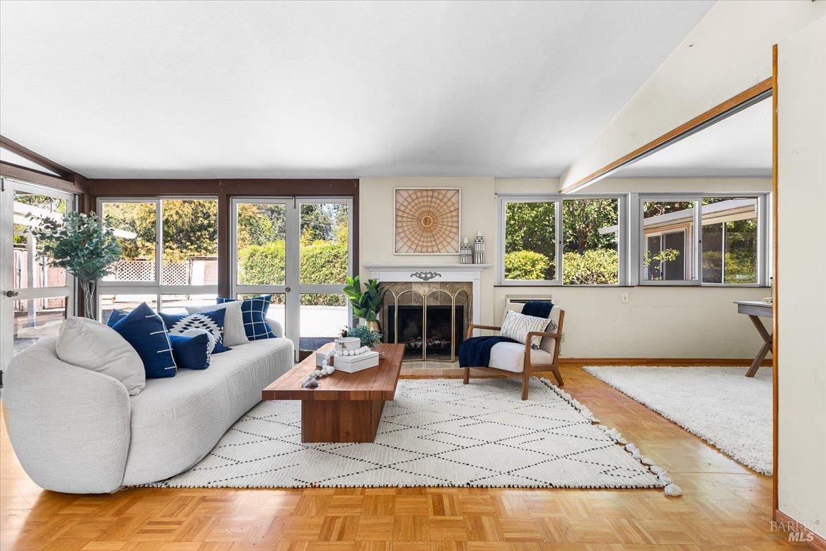 Detail Gallery Image 7 of 50 For 82 Grove Ln, Novato,  CA 94947 - 4 Beds | 2 Baths