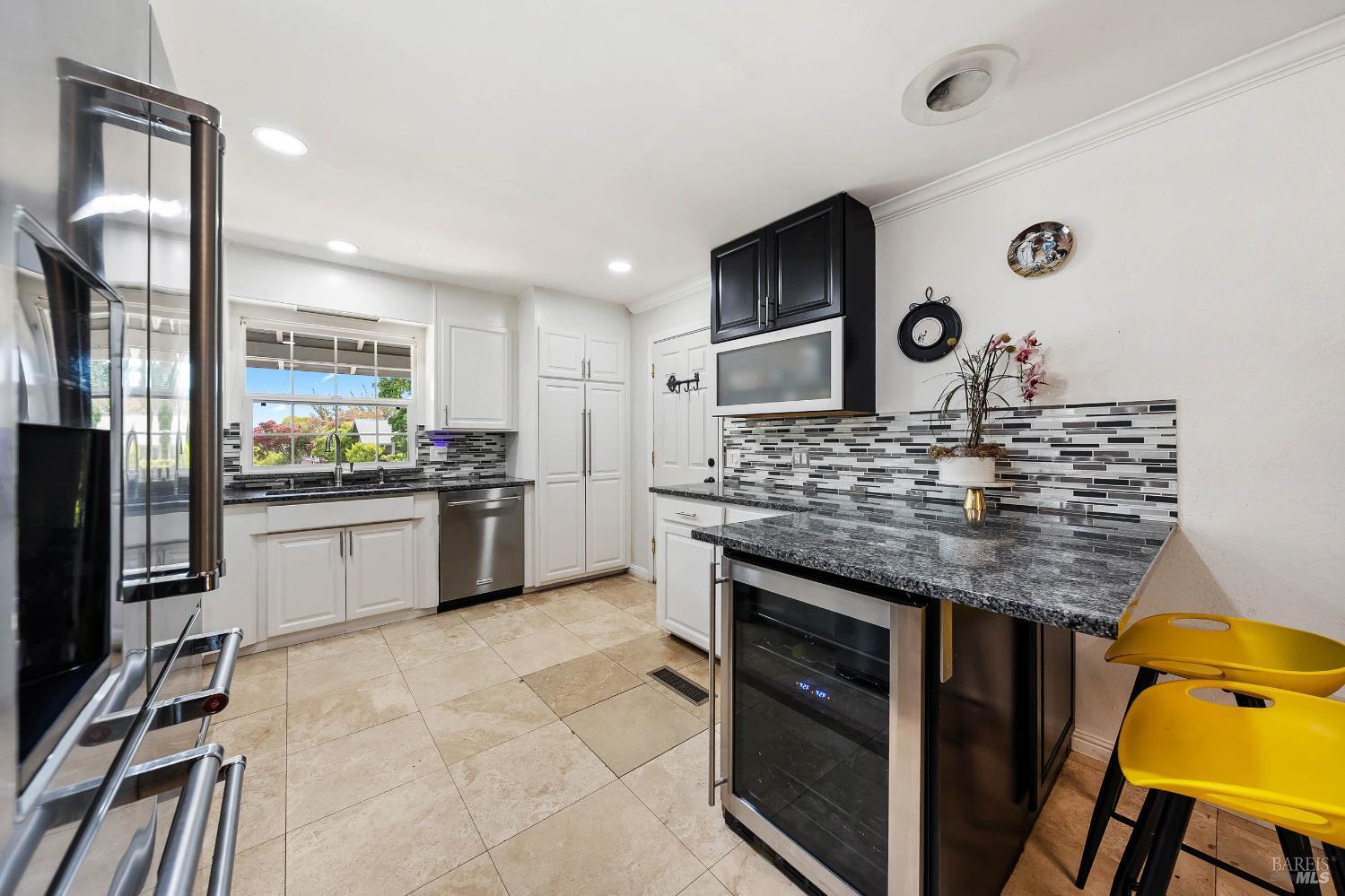 Detail Gallery Image 19 of 54 For 1560 Despina Dr, Ukiah,  CA 95482 - 3 Beds | 2 Baths