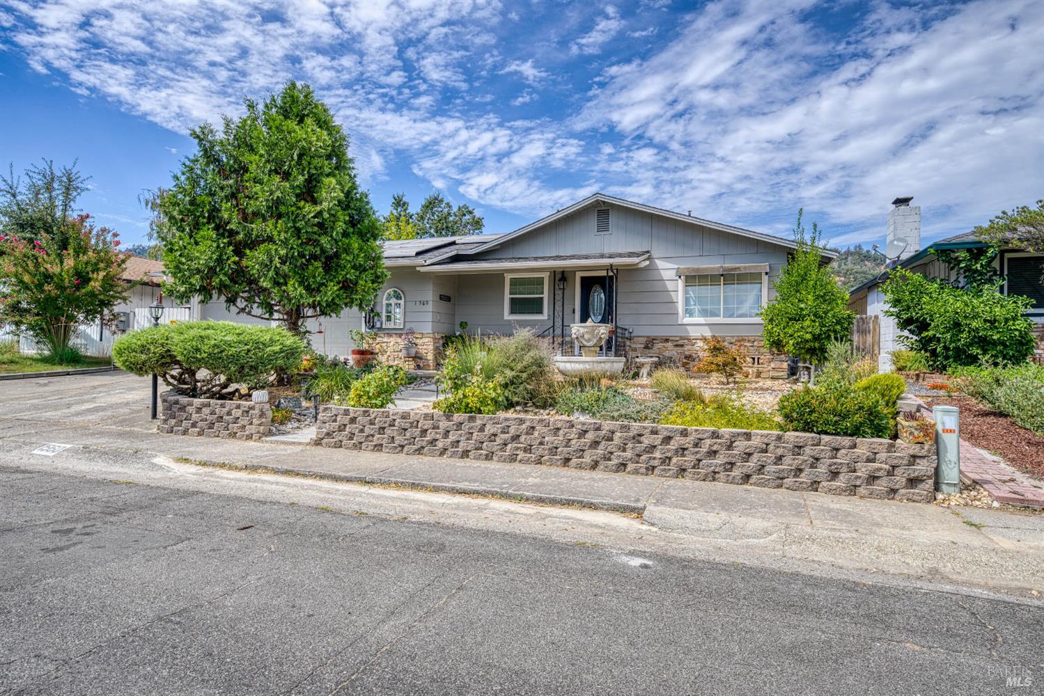 Detail Gallery Image 4 of 54 For 1560 Despina Dr, Ukiah,  CA 95482 - 3 Beds | 2 Baths