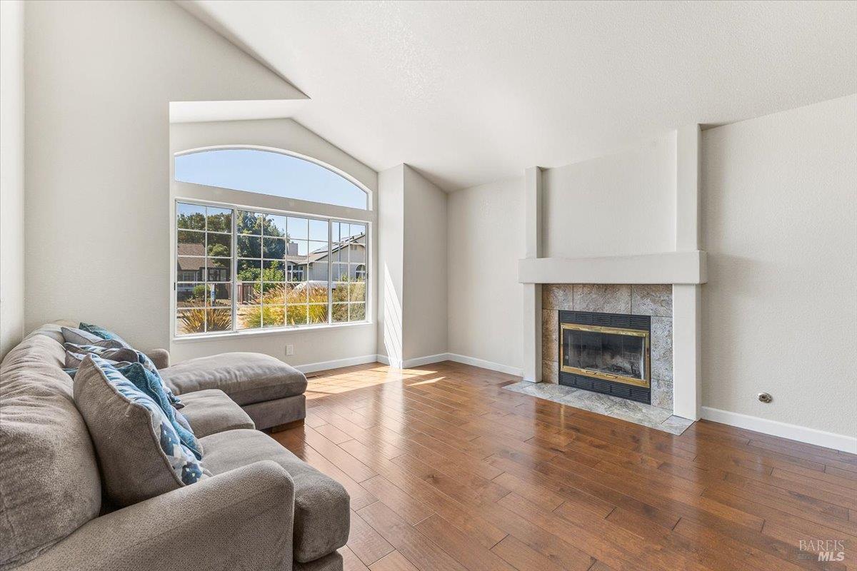 Detail Gallery Image 8 of 53 For 687 Natalie Dr, Windsor,  CA 95492 - 4 Beds | 2 Baths