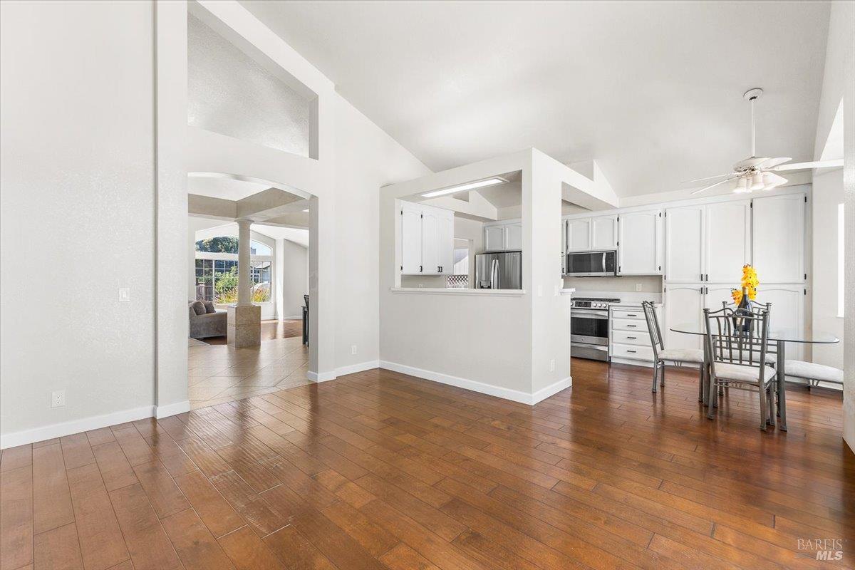 Detail Gallery Image 16 of 53 For 687 Natalie Dr, Windsor,  CA 95492 - 4 Beds | 2 Baths