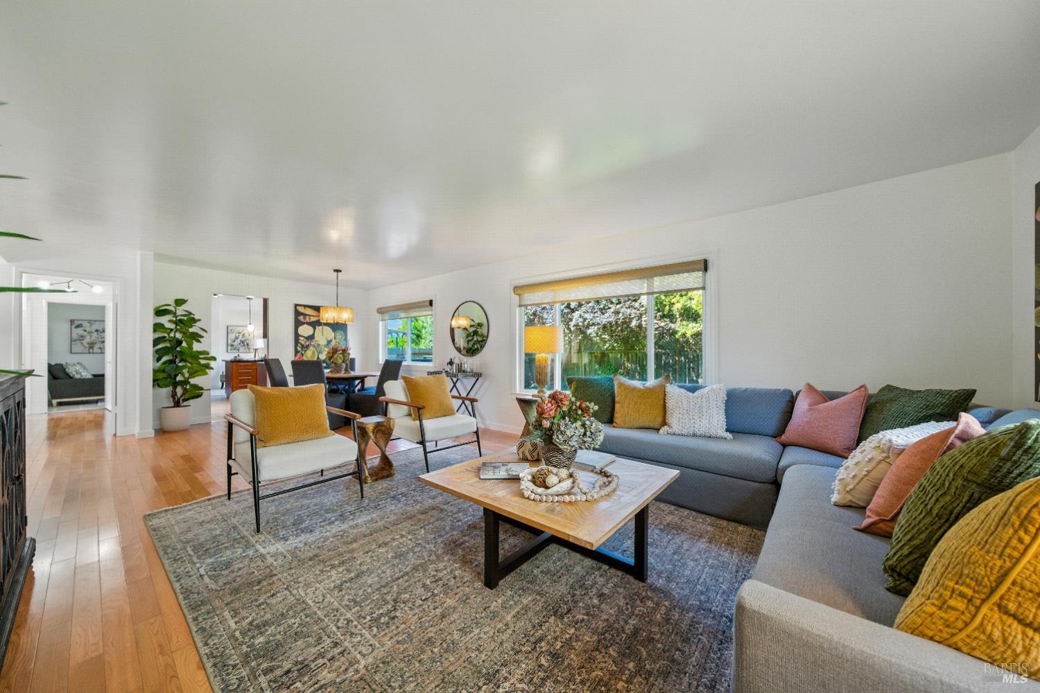 Detail Gallery Image 8 of 39 For 1925 Contra Costa Ave, Santa Rosa,  CA 95405 - 4 Beds | 2 Baths