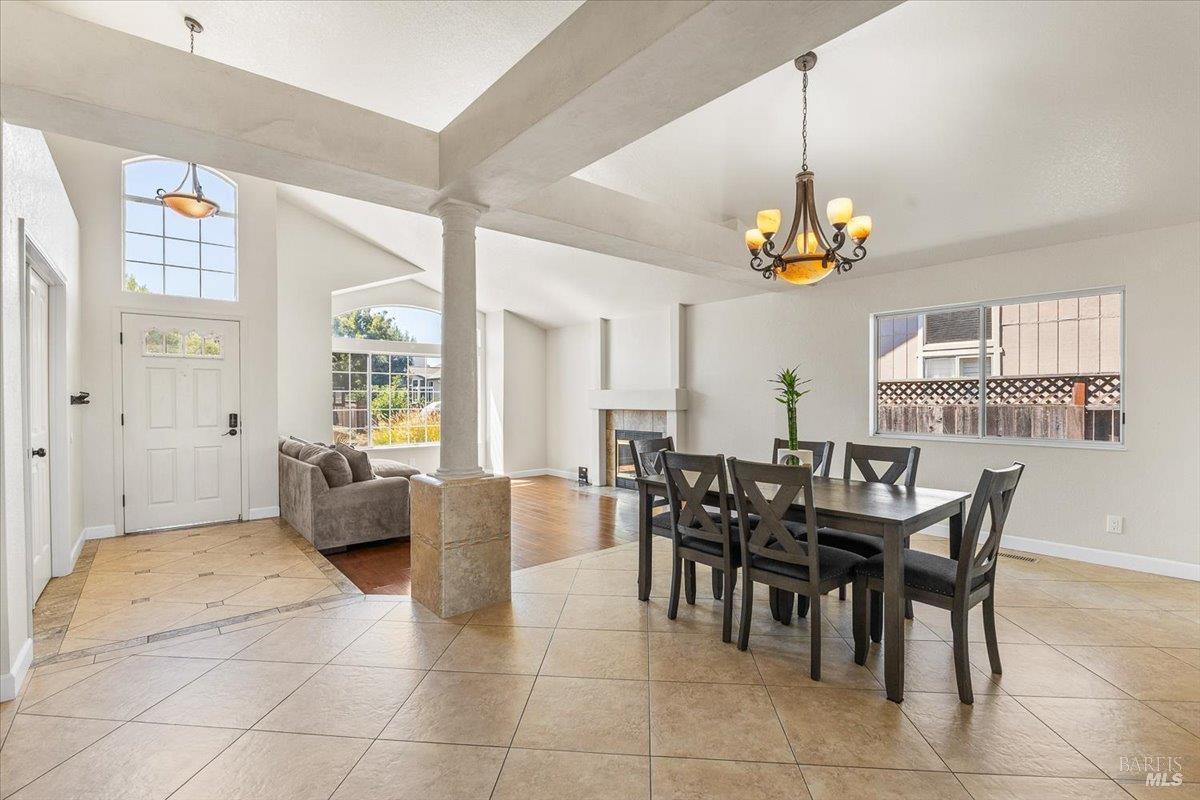 Detail Gallery Image 12 of 53 For 687 Natalie Dr, Windsor,  CA 95492 - 4 Beds | 2 Baths