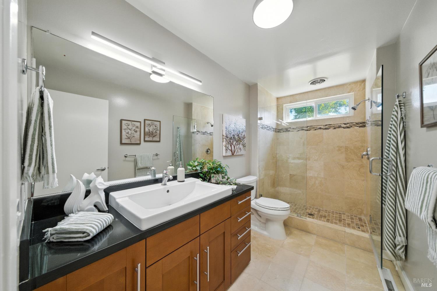 Detail Gallery Image 20 of 39 For 1925 Contra Costa Ave, Santa Rosa,  CA 95405 - 4 Beds | 2 Baths