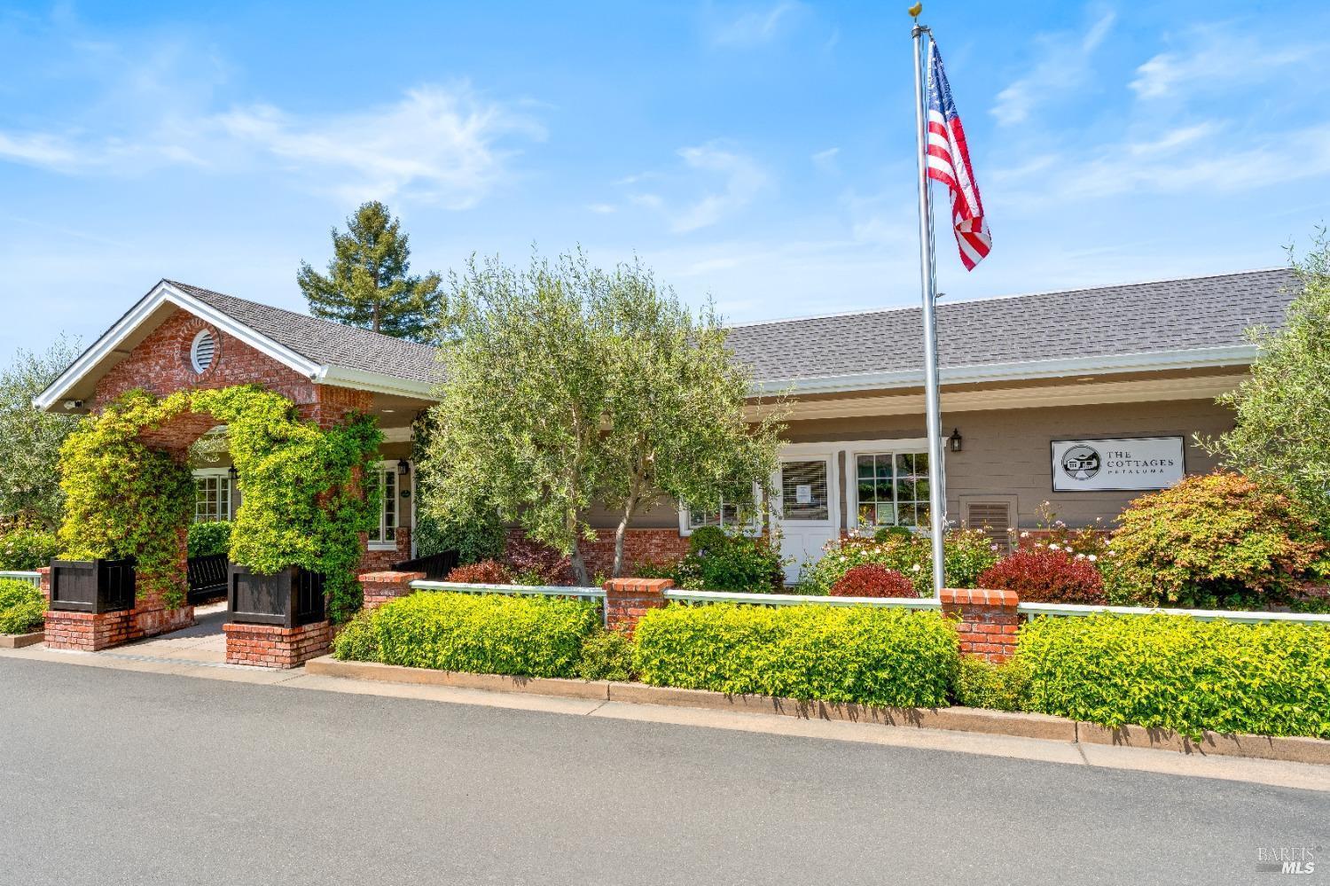 Detail Gallery Image 14 of 16 For 71 Candlewood Dr, Petaluma,  CA 94954 - 2 Beds | 2 Baths