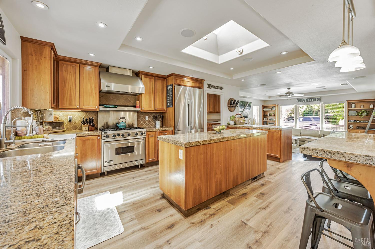 Detail Gallery Image 19 of 75 For 4100 Bisordi Ln, Santa Rosa,  CA 95439 - 5 Beds | 5 Baths