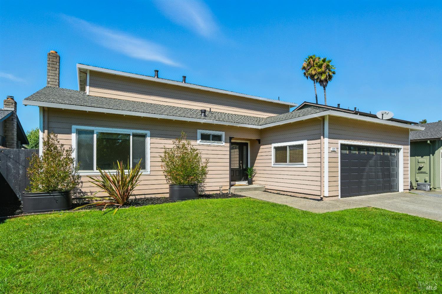 Detail Gallery Image 2 of 39 For 1925 Contra Costa Ave, Santa Rosa,  CA 95405 - 4 Beds | 2 Baths