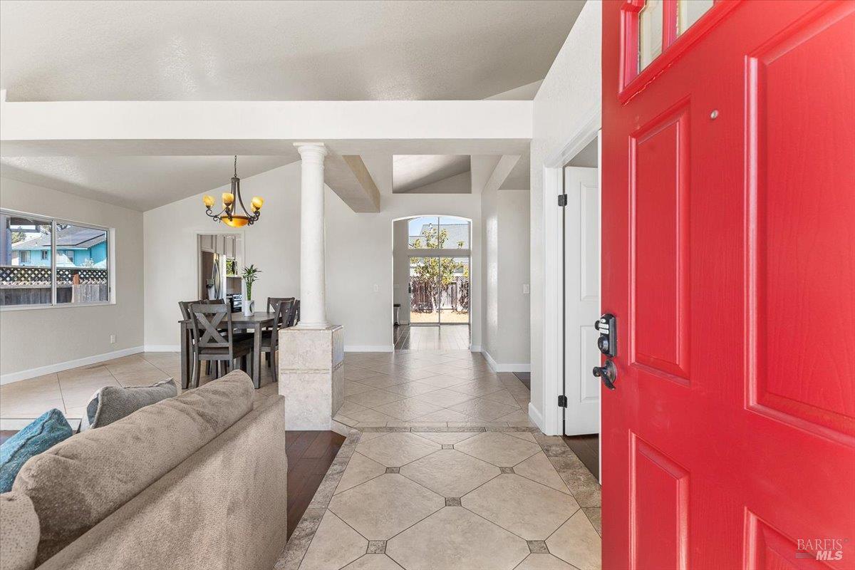 Detail Gallery Image 5 of 53 For 687 Natalie Dr, Windsor,  CA 95492 - 4 Beds | 2 Baths