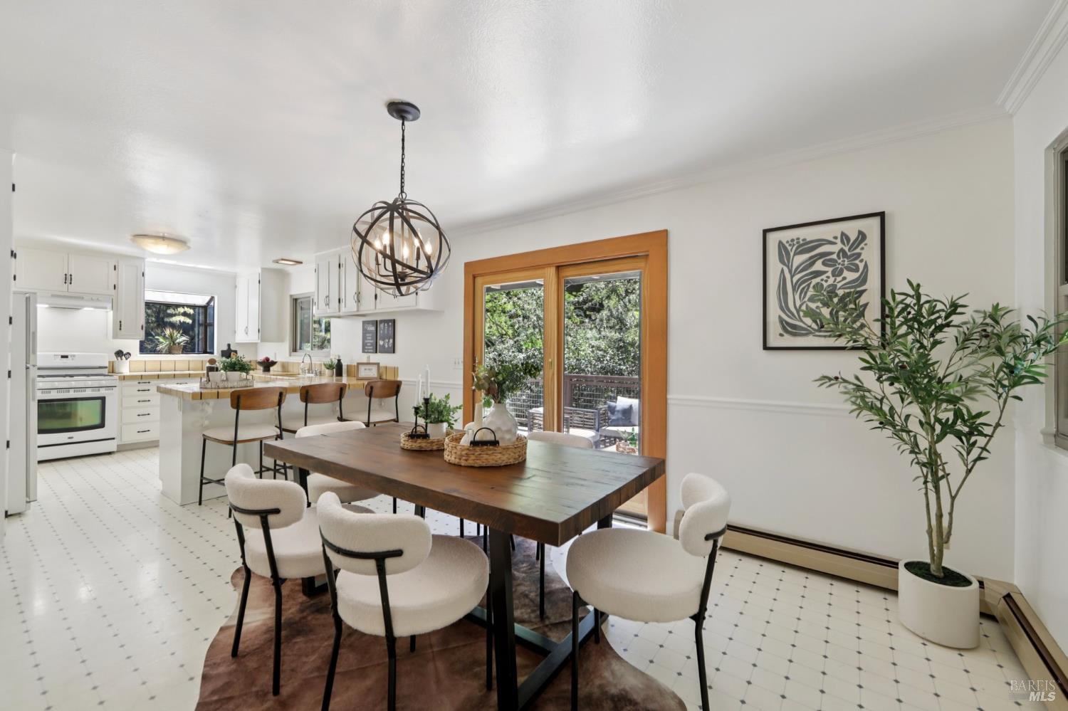 Detail Gallery Image 17 of 64 For 12657 Fiori Ln, Sebastopol,  CA 95472 - 3 Beds | 2/1 Baths