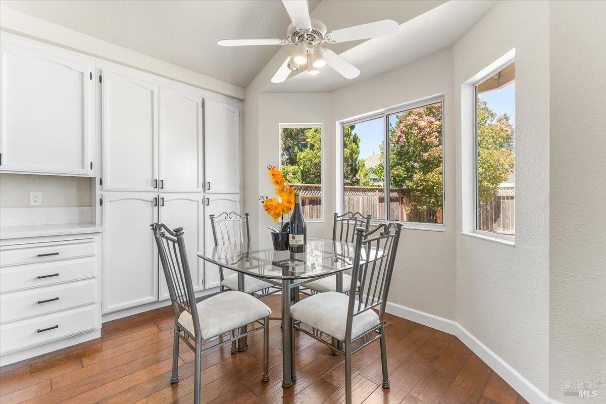 Detail Gallery Image 17 of 53 For 687 Natalie Dr, Windsor,  CA 95492 - 4 Beds | 2 Baths