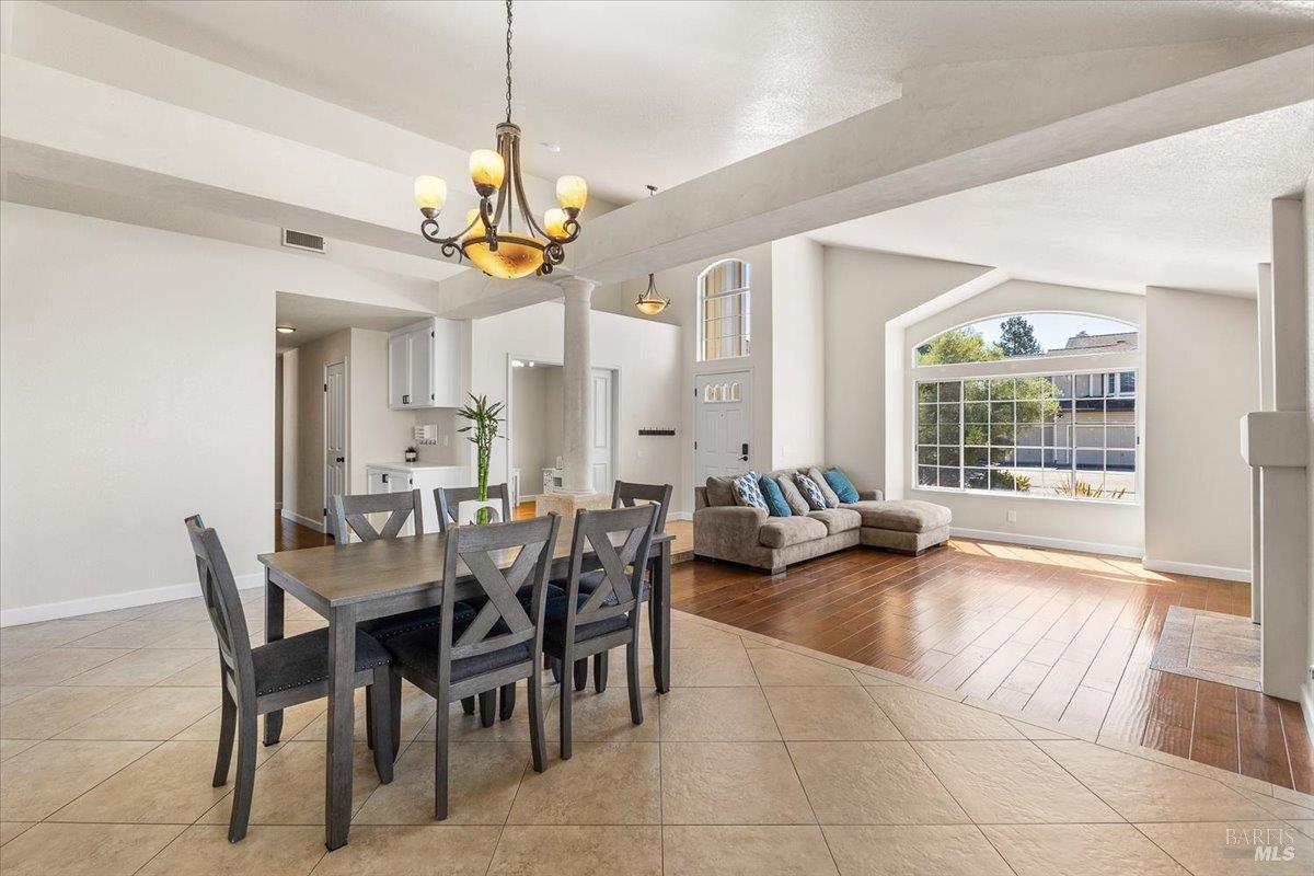 Detail Gallery Image 13 of 53 For 687 Natalie Dr, Windsor,  CA 95492 - 4 Beds | 2 Baths