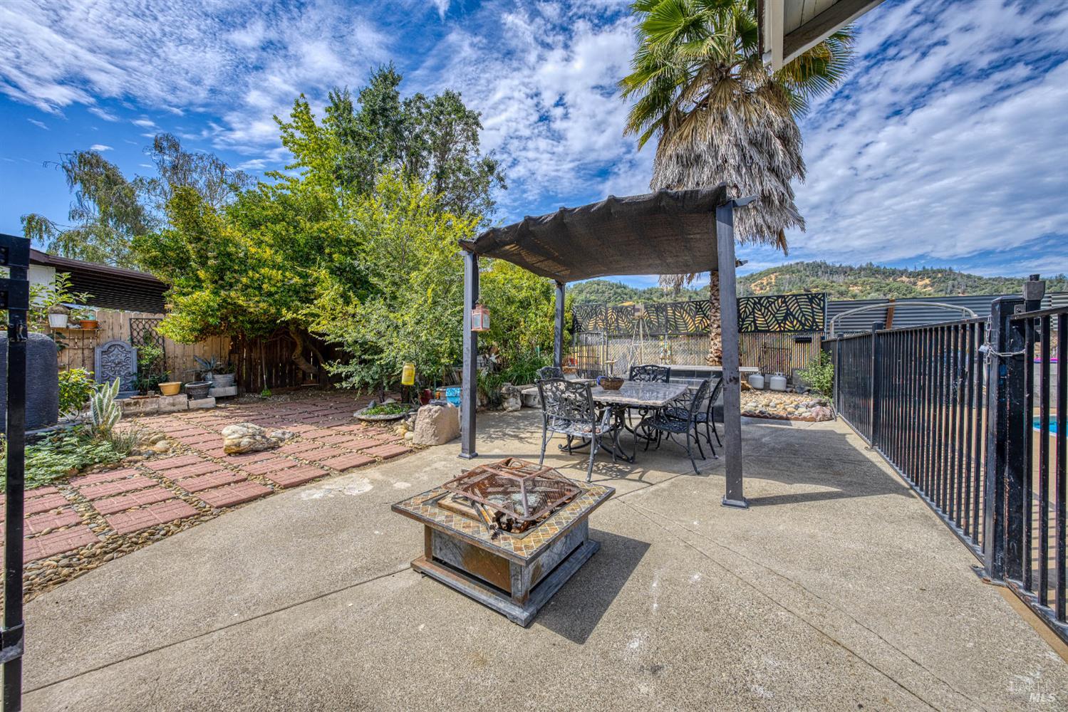 Detail Gallery Image 34 of 54 For 1560 Despina Dr, Ukiah,  CA 95482 - 3 Beds | 2 Baths