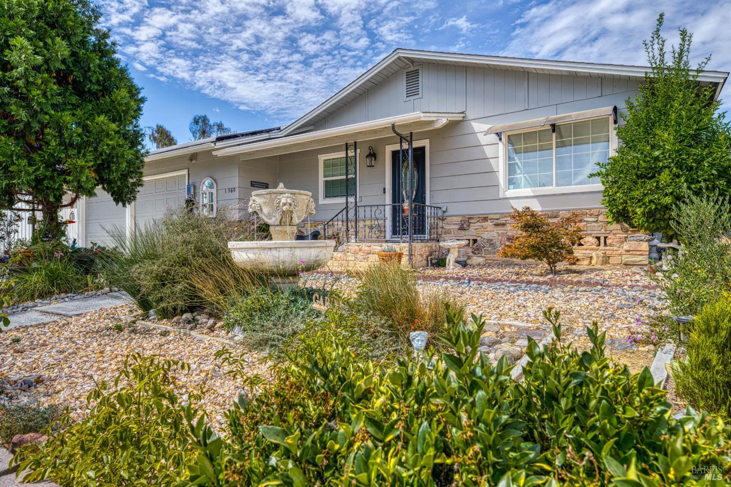Detail Gallery Image 2 of 54 For 1560 Despina Dr, Ukiah,  CA 95482 - 3 Beds | 2 Baths