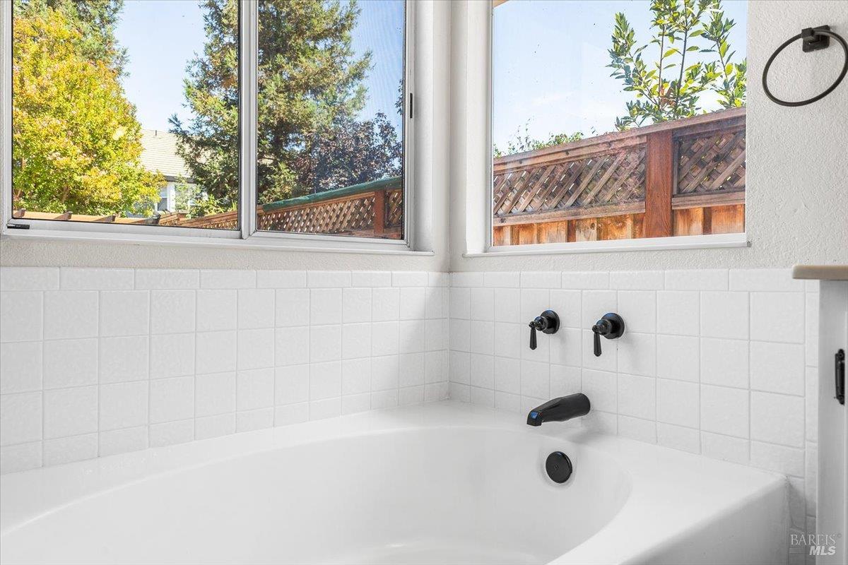 Detail Gallery Image 31 of 53 For 687 Natalie Dr, Windsor,  CA 95492 - 4 Beds | 2 Baths