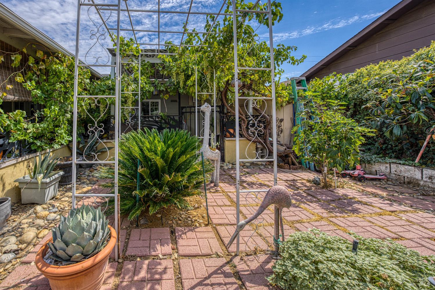 Detail Gallery Image 36 of 54 For 1560 Despina Dr, Ukiah,  CA 95482 - 3 Beds | 2 Baths