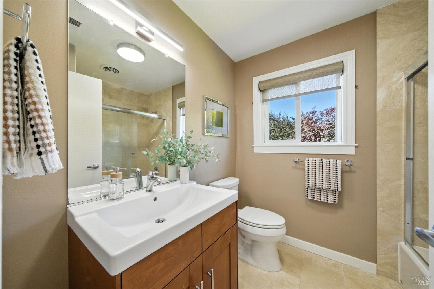 Detail Gallery Image 28 of 39 For 1925 Contra Costa Ave, Santa Rosa,  CA 95405 - 4 Beds | 2 Baths