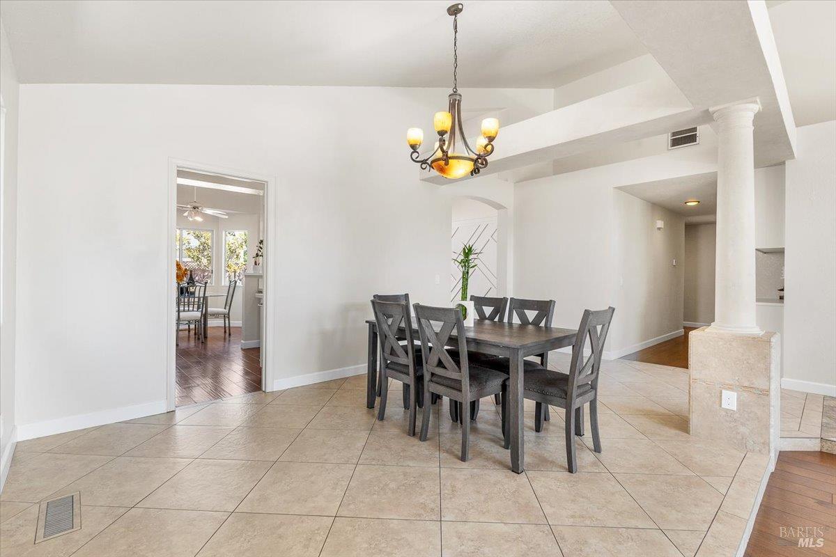 Detail Gallery Image 14 of 53 For 687 Natalie Dr, Windsor,  CA 95492 - 4 Beds | 2 Baths