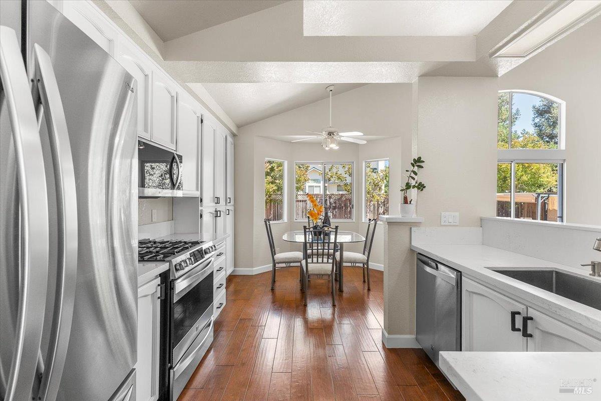 Detail Gallery Image 19 of 53 For 687 Natalie Dr, Windsor,  CA 95492 - 4 Beds | 2 Baths
