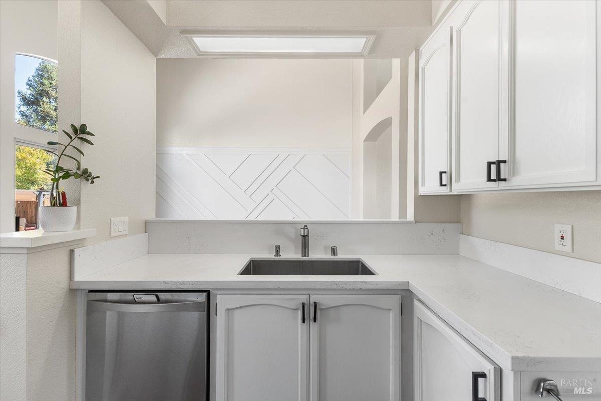 Detail Gallery Image 23 of 53 For 687 Natalie Dr, Windsor,  CA 95492 - 4 Beds | 2 Baths