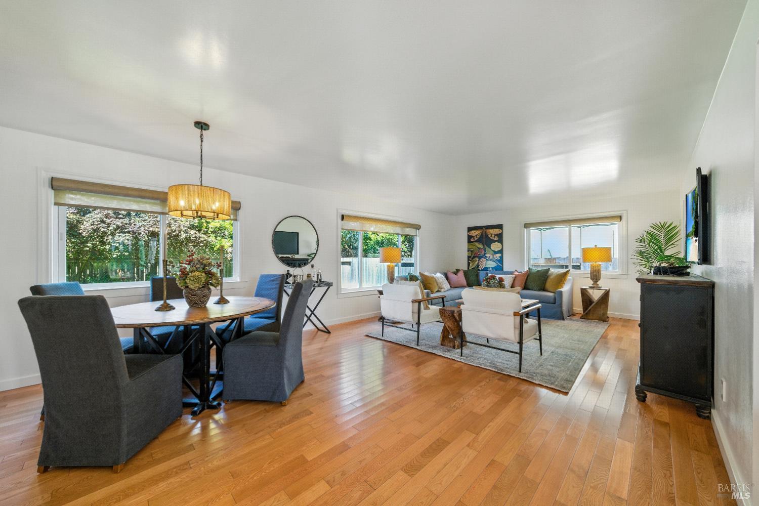 Detail Gallery Image 9 of 39 For 1925 Contra Costa Ave, Santa Rosa,  CA 95405 - 4 Beds | 2 Baths