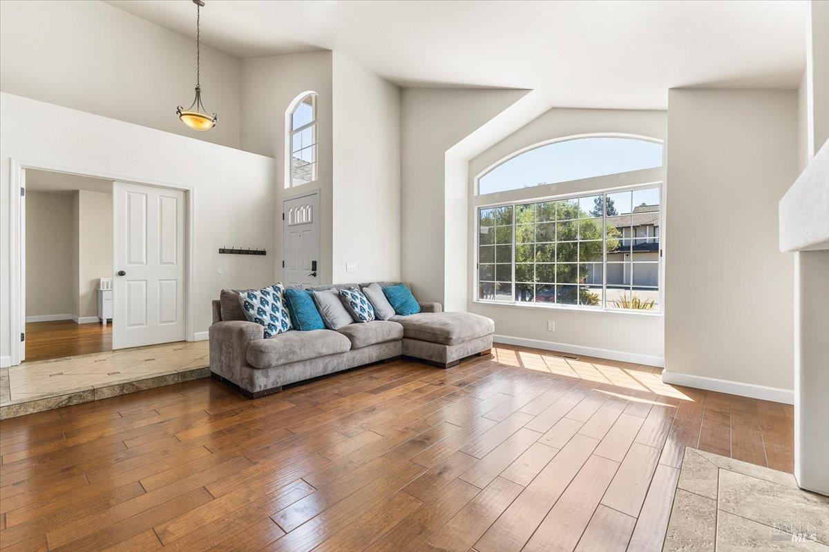 Detail Gallery Image 6 of 53 For 687 Natalie Dr, Windsor,  CA 95492 - 4 Beds | 2 Baths