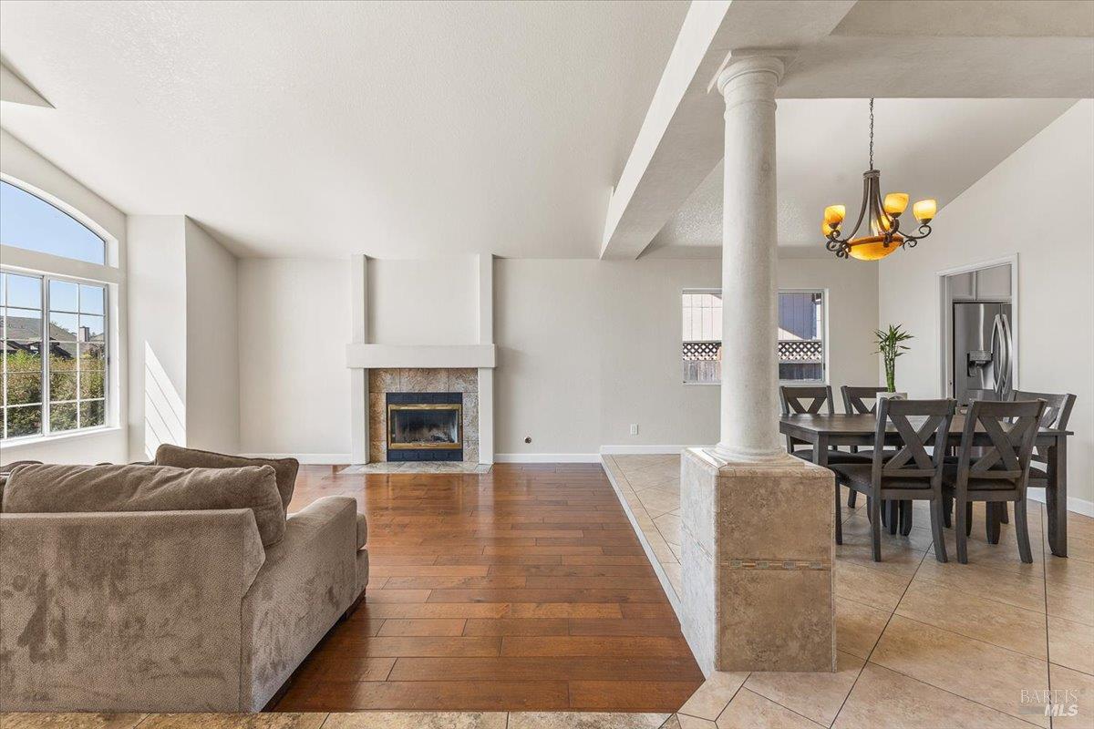 Detail Gallery Image 9 of 53 For 687 Natalie Dr, Windsor,  CA 95492 - 4 Beds | 2 Baths