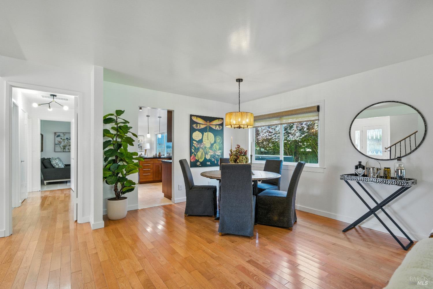 Detail Gallery Image 6 of 39 For 1925 Contra Costa Ave, Santa Rosa,  CA 95405 - 4 Beds | 2 Baths