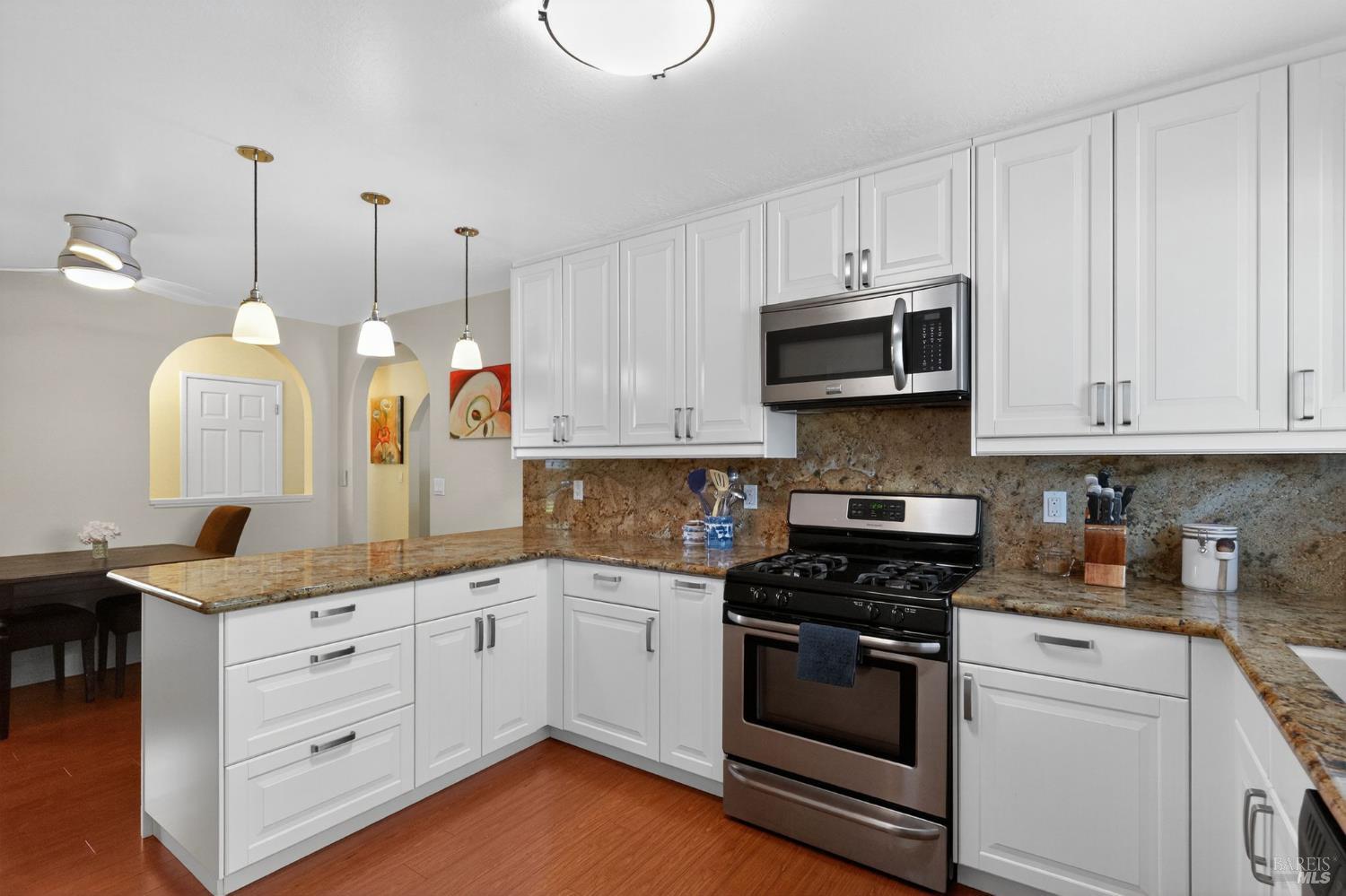 Detail Gallery Image 5 of 41 For 13 Margory Ct, Novato,  CA 94947 - 3 Beds | 2 Baths