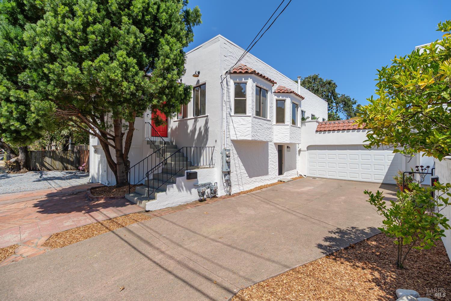 Detail Gallery Image 4 of 58 For 7 Belmont Ave, Fairfax,  CA 94930 - 6 Beds | 4/1 Baths