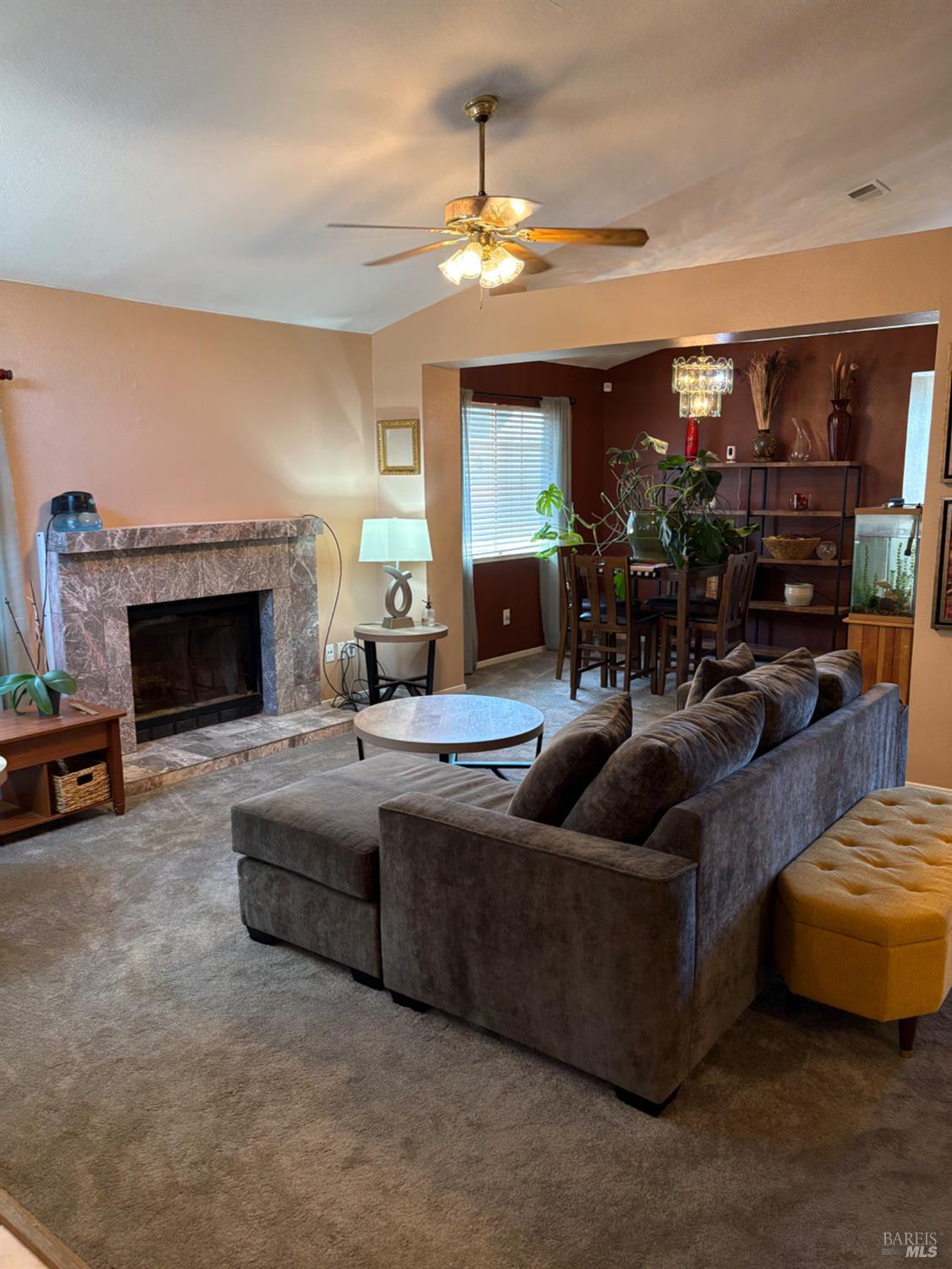 Detail Gallery Image 3 of 22 For 1100 Camellia Ln, Suisun City,  CA 94585 - 3 Beds | 2 Baths