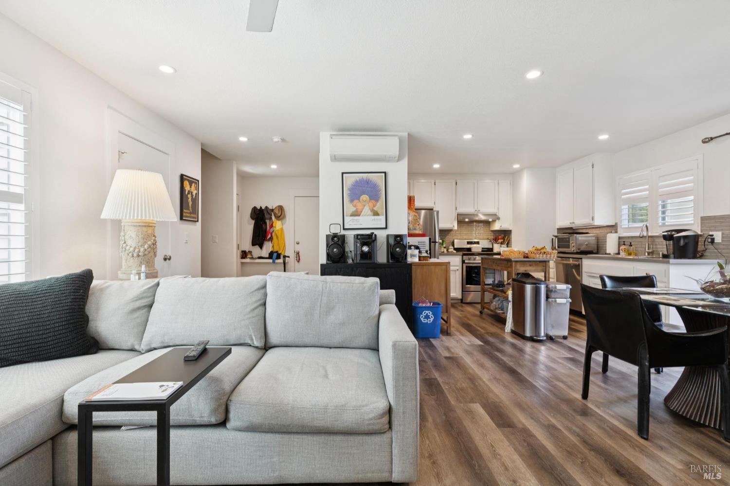 Detail Gallery Image 15 of 55 For 6 Burgundy Way, Yountville,  CA 94599 - 4 Beds | 2/2 Baths