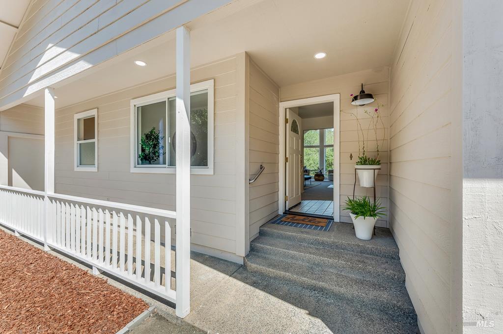 Detail Gallery Image 2 of 26 For 7555 Occidental Rd, Sebastopol,  CA 95472 - 3 Beds | 2/1 Baths