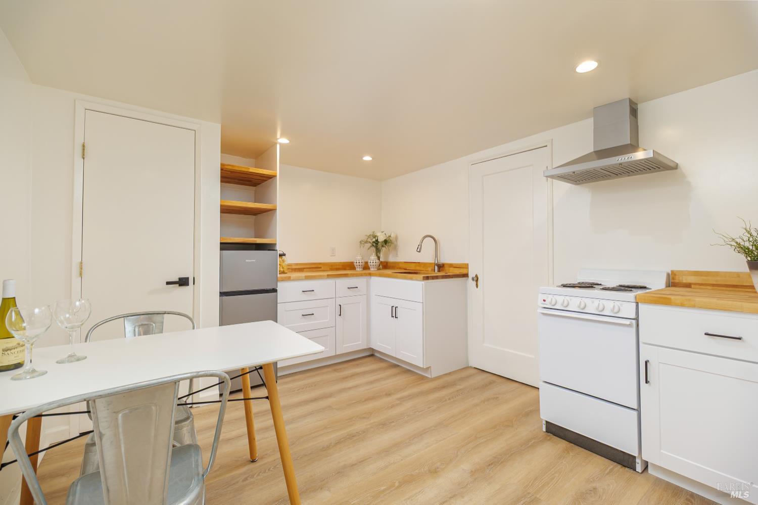 Detail Gallery Image 26 of 58 For 7 Belmont Ave, Fairfax,  CA 94930 - 6 Beds | 4/1 Baths