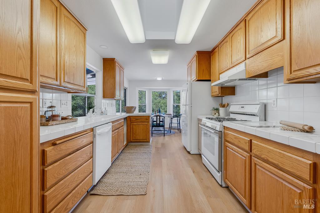 Detail Gallery Image 10 of 26 For 7555 Occidental Rd, Sebastopol,  CA 95472 - 3 Beds | 2/1 Baths