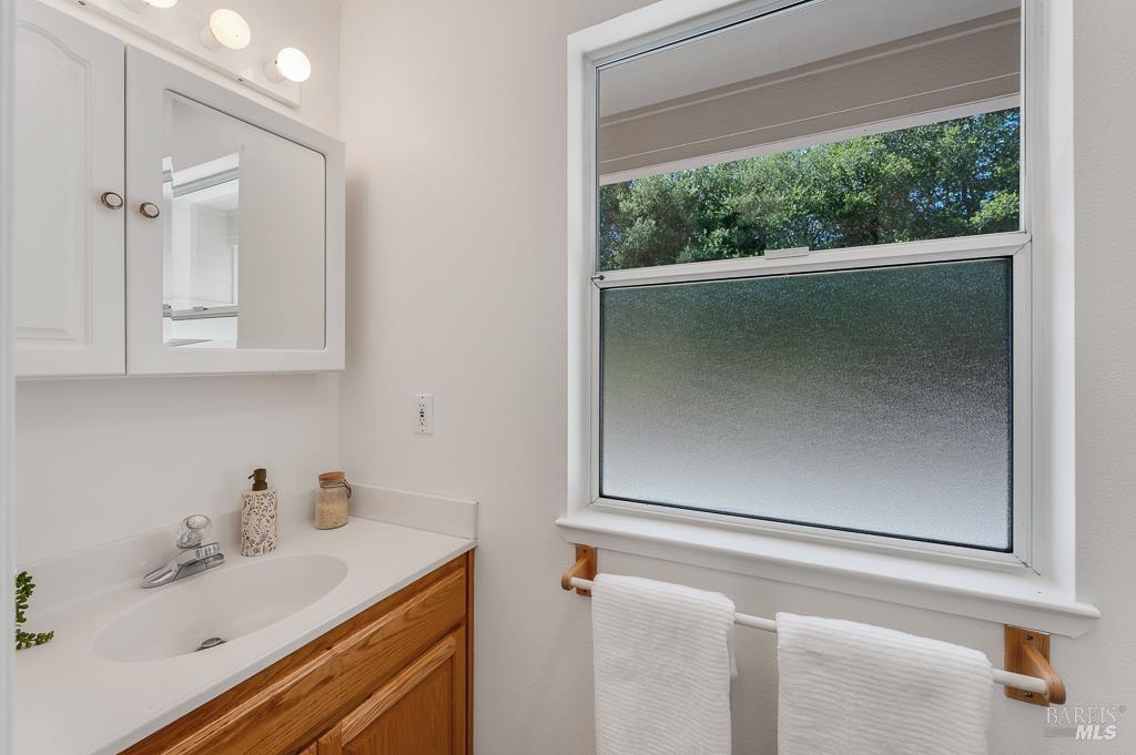 Detail Gallery Image 13 of 26 For 7555 Occidental Rd, Sebastopol,  CA 95472 - 3 Beds | 2/1 Baths