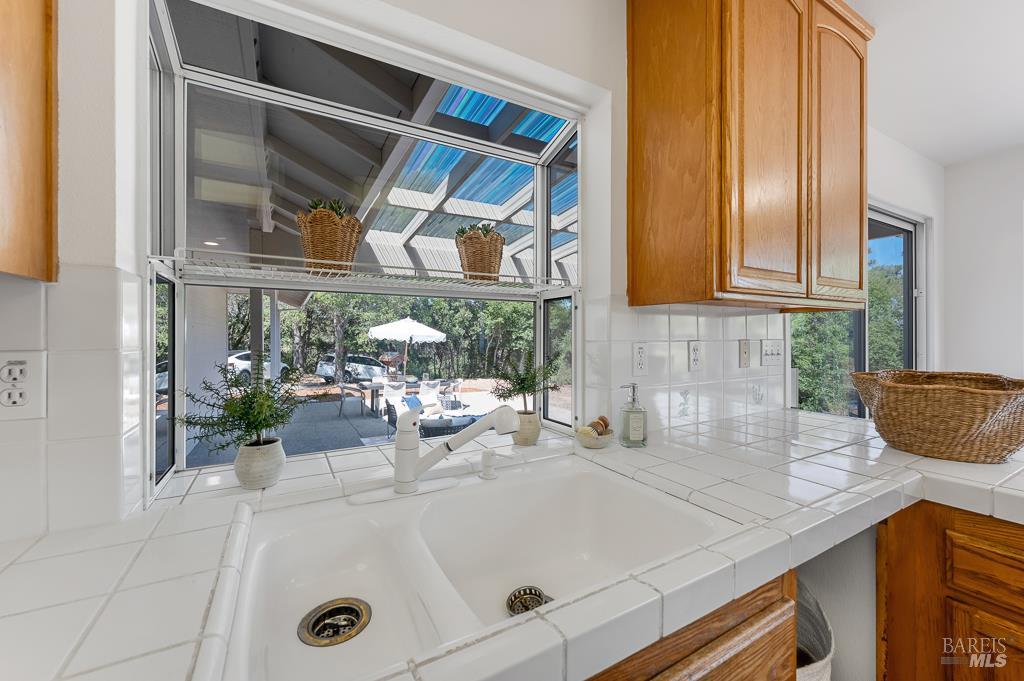 Detail Gallery Image 11 of 26 For 7555 Occidental Rd, Sebastopol,  CA 95472 - 3 Beds | 2/1 Baths