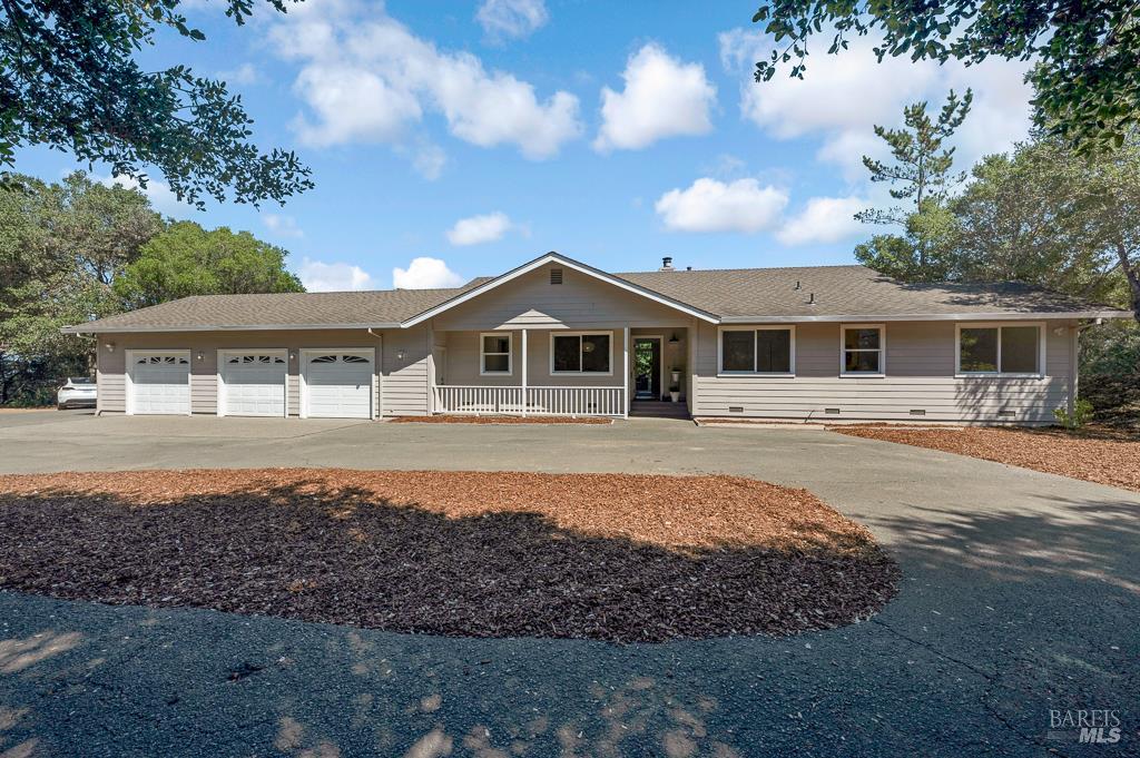 Detail Gallery Image 3 of 26 For 7555 Occidental Rd, Sebastopol,  CA 95472 - 3 Beds | 2/1 Baths