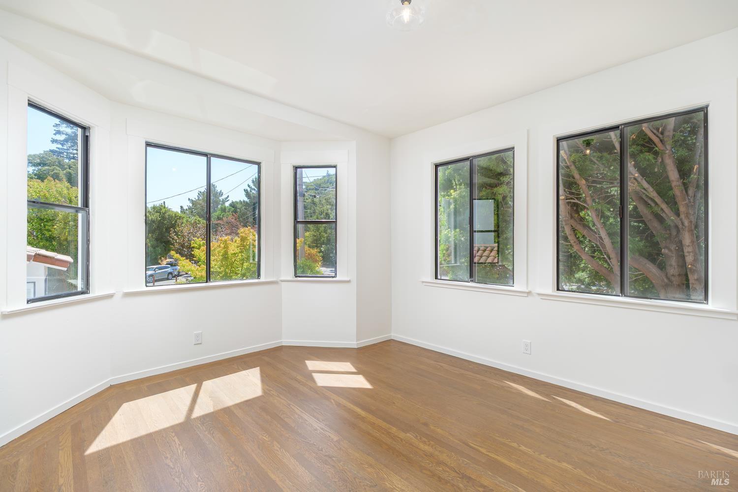 Detail Gallery Image 17 of 58 For 7 Belmont Ave, Fairfax,  CA 94930 - 6 Beds | 4/1 Baths
