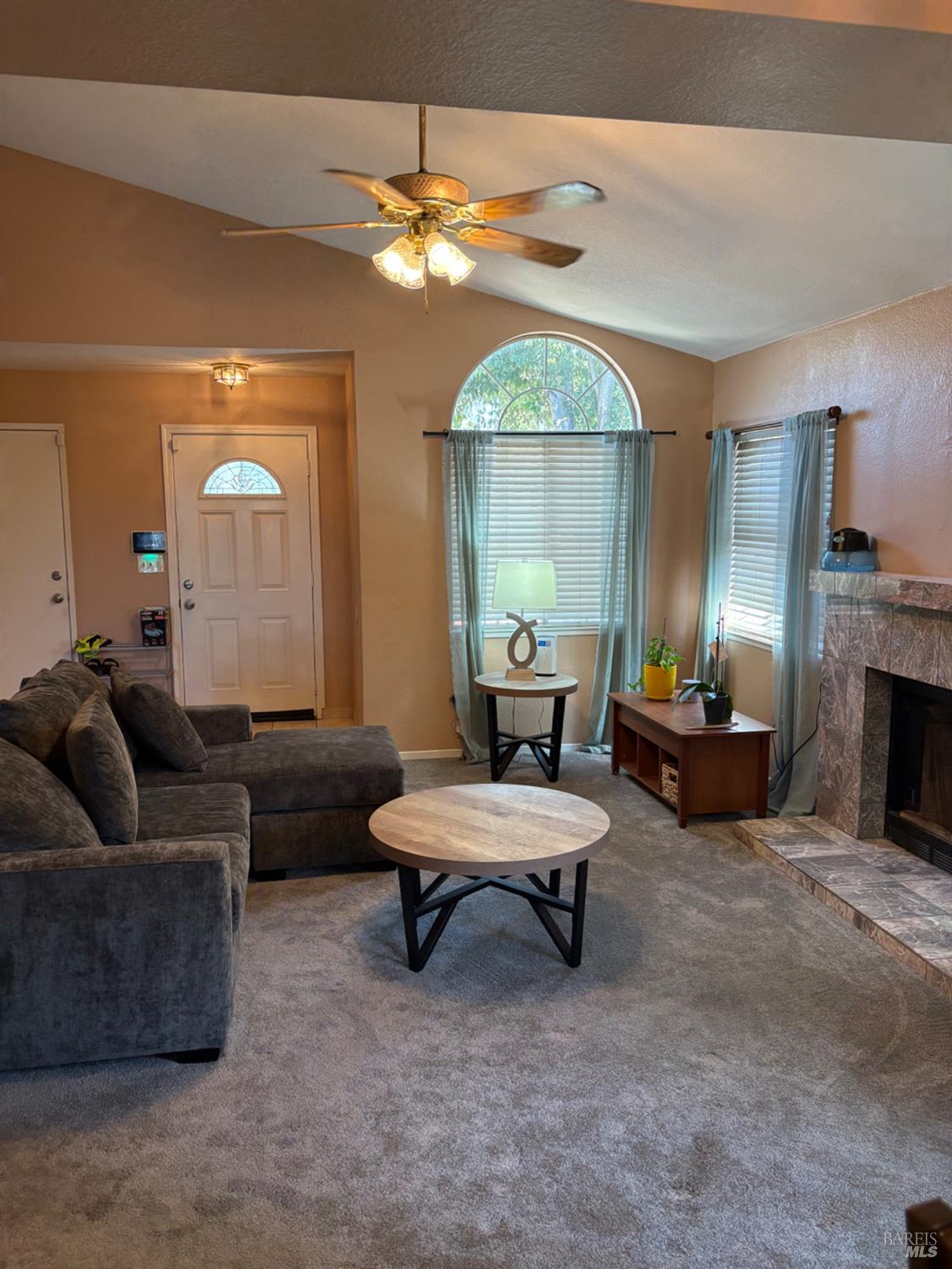 Detail Gallery Image 4 of 22 For 1100 Camellia Ln, Suisun City,  CA 94585 - 3 Beds | 2 Baths