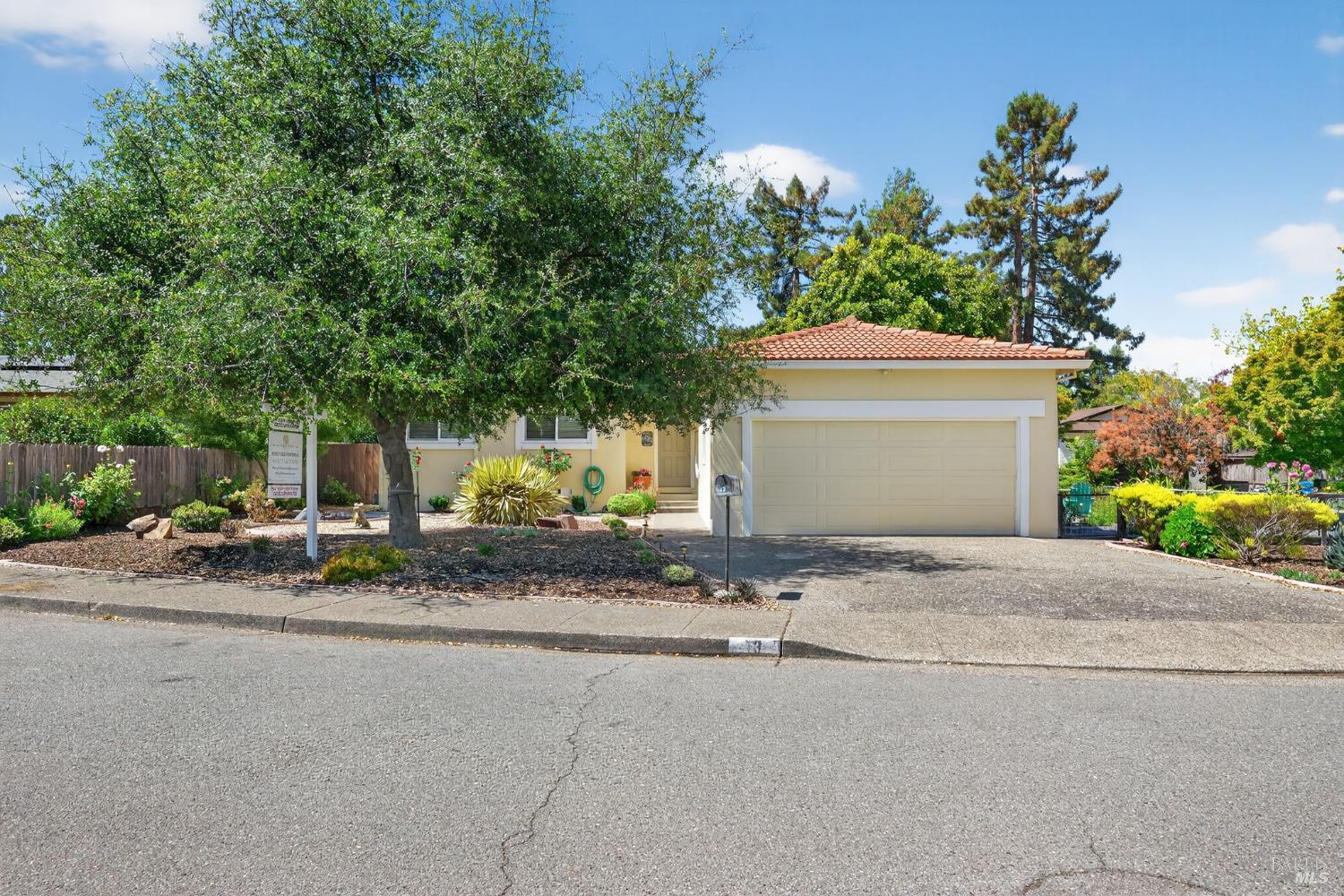 Detail Gallery Image 2 of 41 For 13 Margory Ct, Novato,  CA 94947 - 3 Beds | 2 Baths