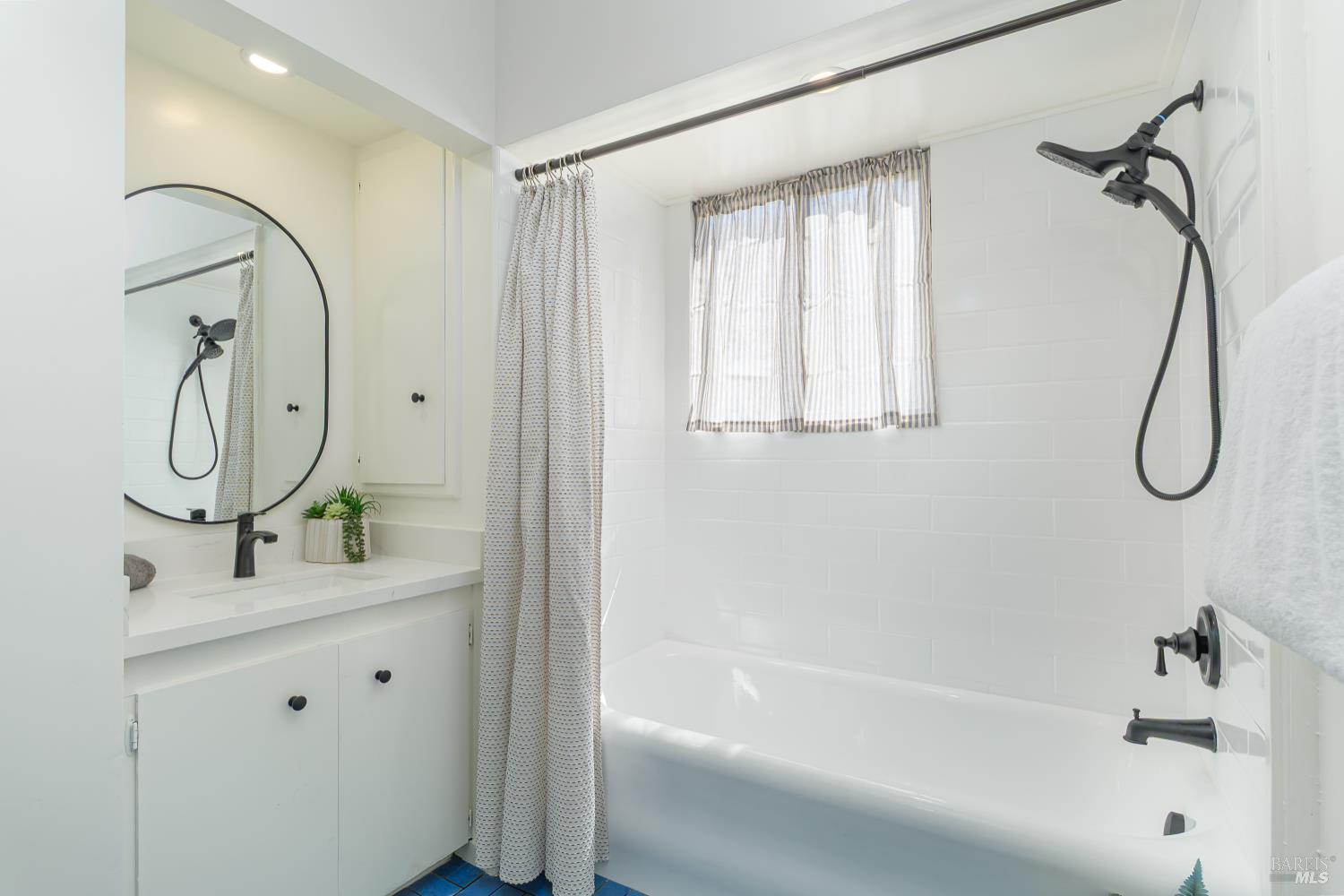 Detail Gallery Image 18 of 58 For 7 Belmont Ave, Fairfax,  CA 94930 - 6 Beds | 4/1 Baths