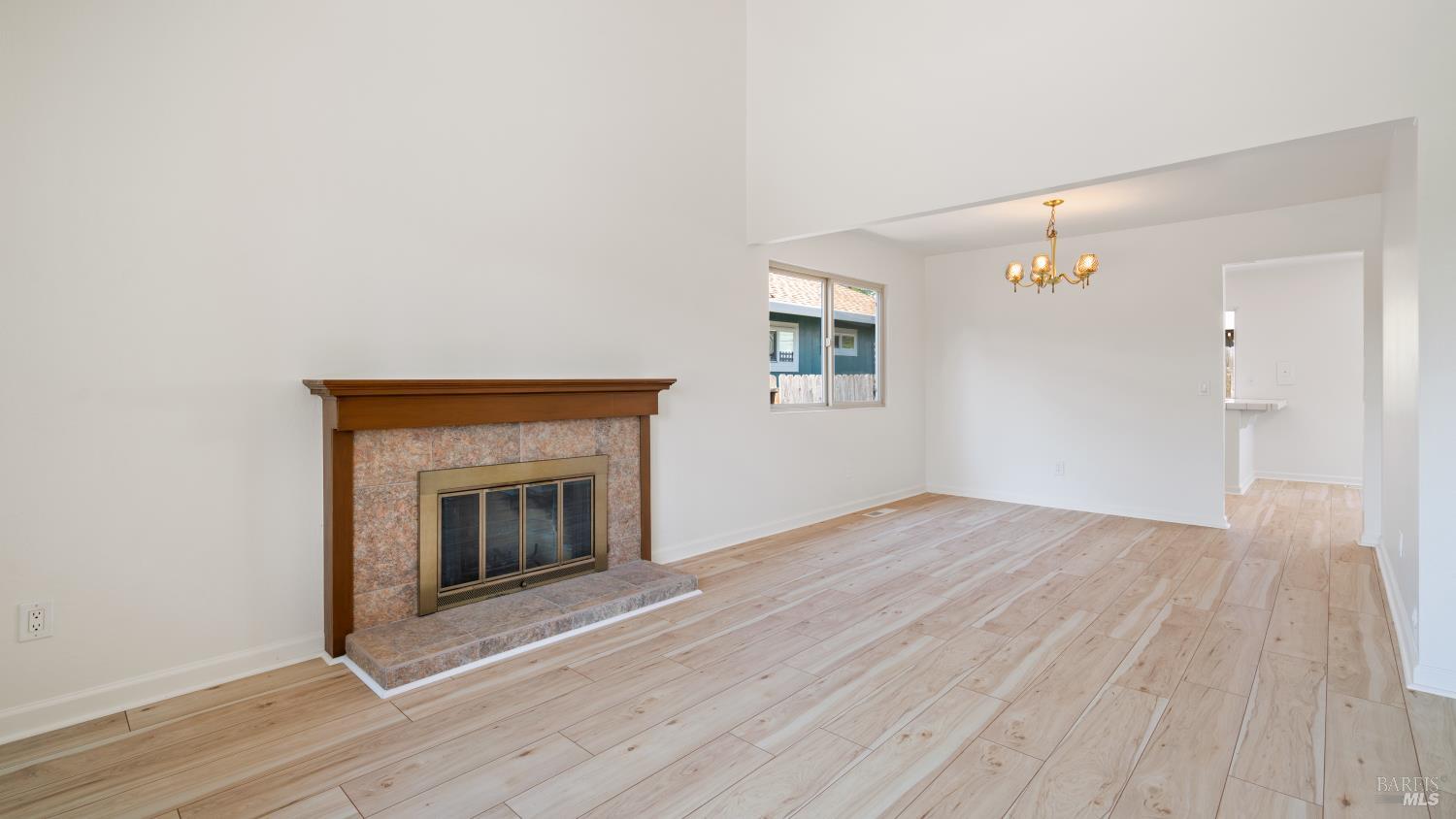 Detail Gallery Image 7 of 29 For 809 Robin Way, Petaluma,  CA 94954 - 4 Beds | 3 Baths