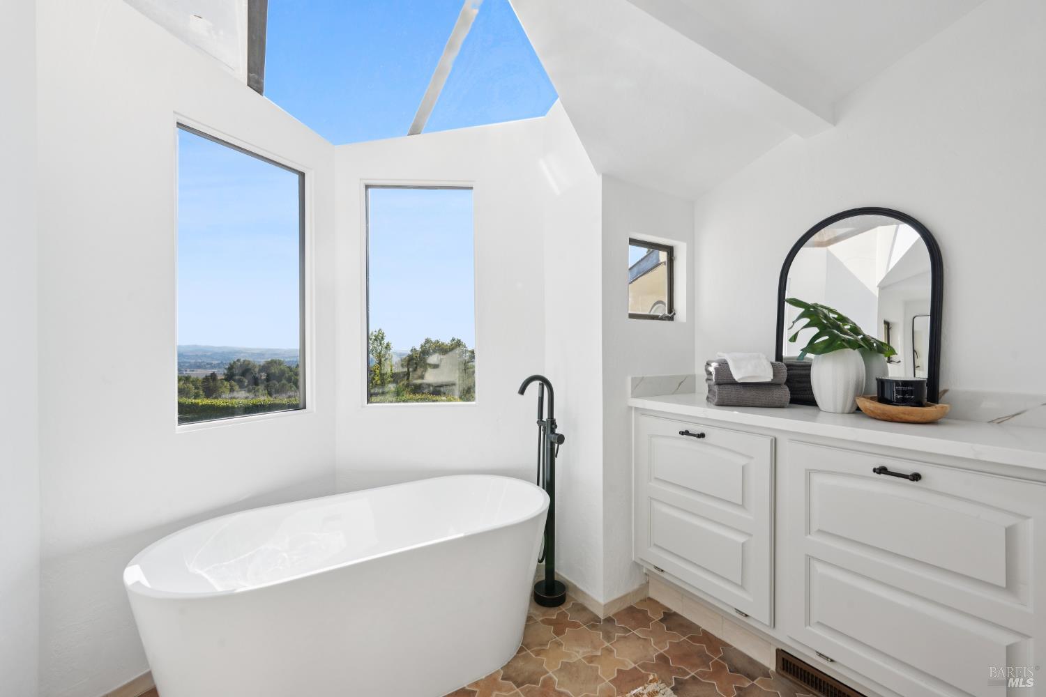 Detail Gallery Image 37 of 71 For 4636 Pepperwood Dr, Penngrove,  CA 94951 - 3 Beds | 2/1 Baths