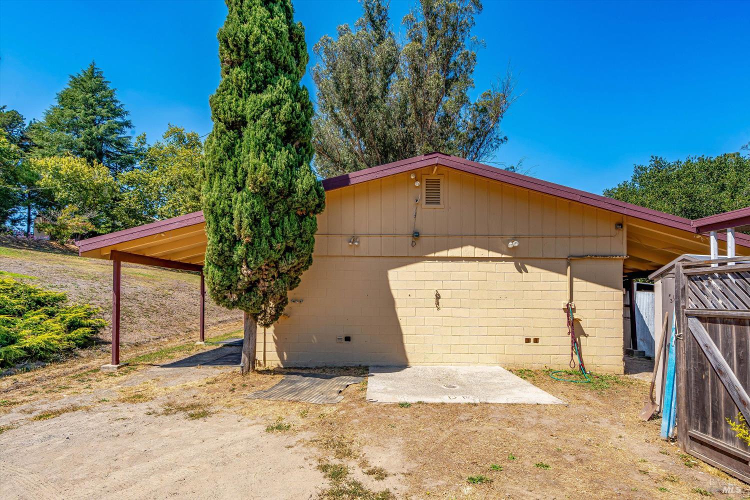 Detail Gallery Image 40 of 87 For 411 Highland Ave, Penngrove,  CA 94951 - 6 Beds | 5/1 Baths