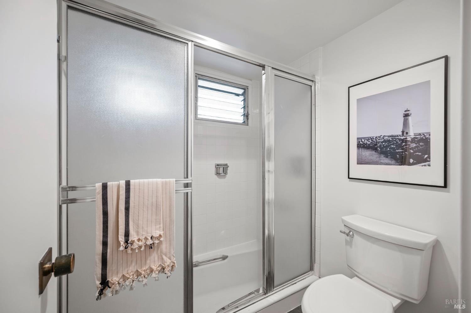 Detail Gallery Image 30 of 40 For 3 Coronet Way, Kentfield,  CA 94904 - 3 Beds | 2/1 Baths