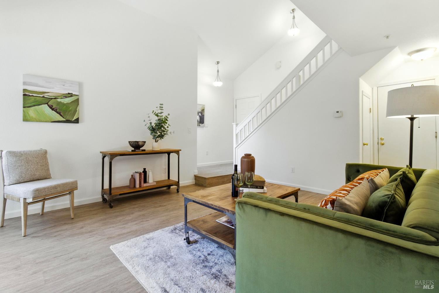 Detail Gallery Image 4 of 24 For 837 Vineyard Pl, Petaluma,  CA 94954 - 3 Beds | 2/1 Baths