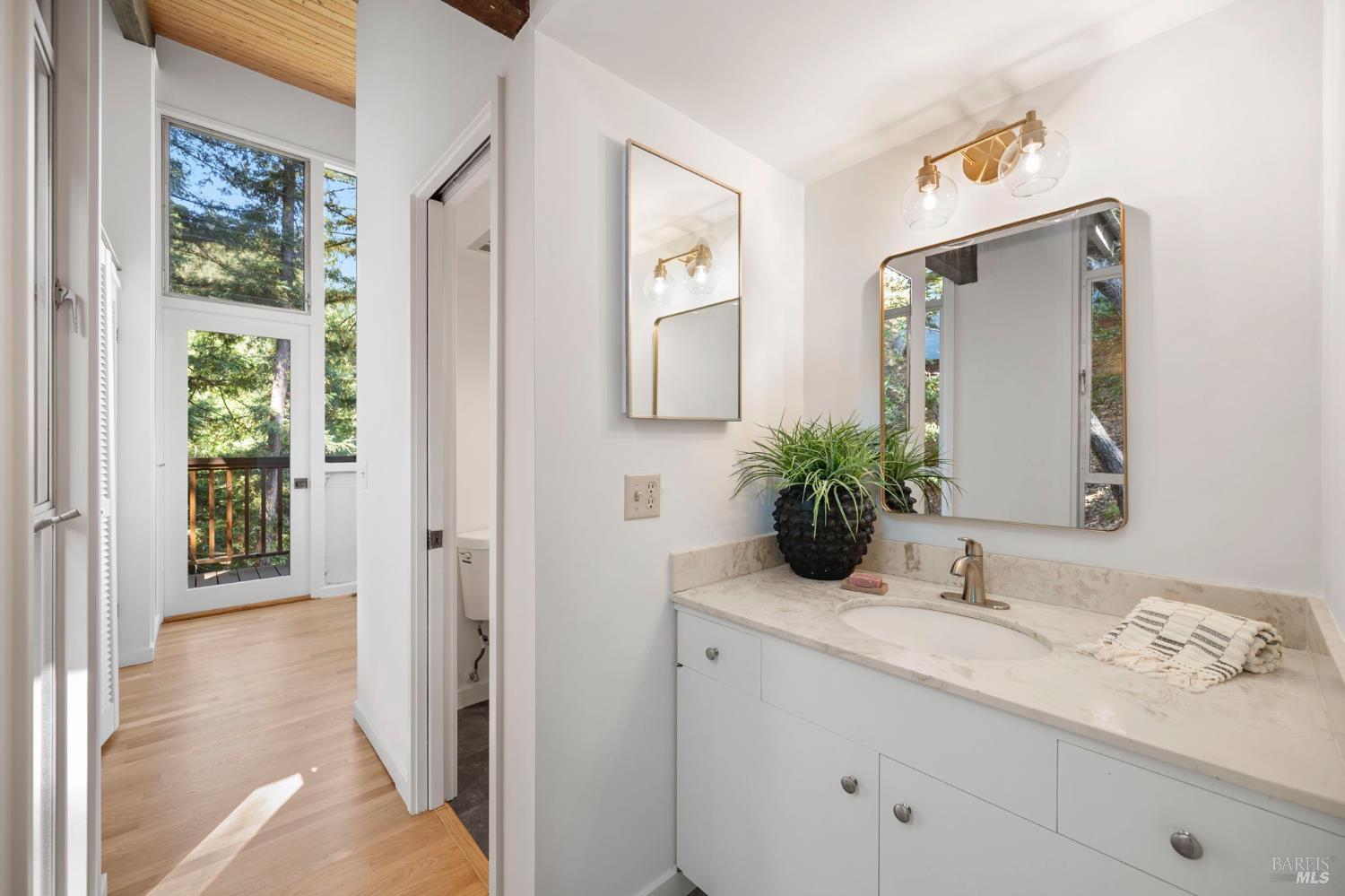 Detail Gallery Image 14 of 40 For 3 Coronet Way, Kentfield,  CA 94904 - 3 Beds | 2/1 Baths